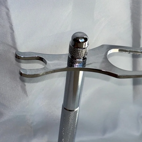 Silver Razor Stand - Picture 6 of 8
